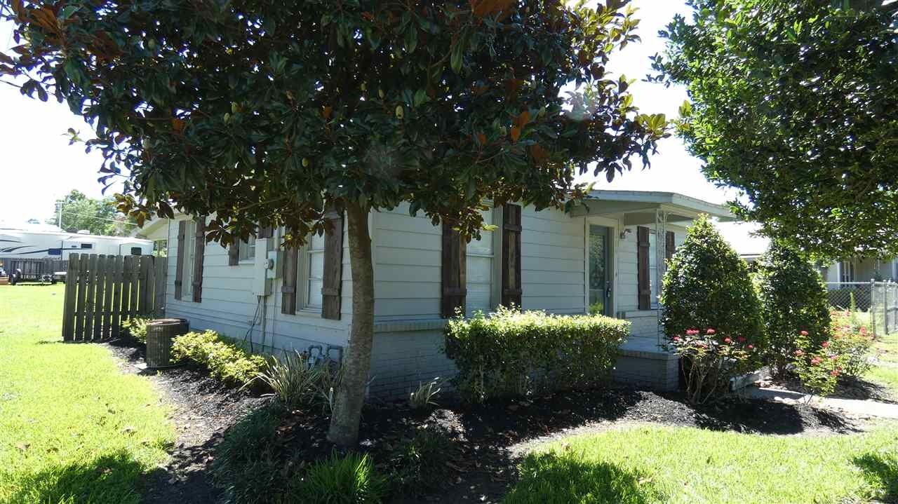 Property Photo:  169 County Road 753  TX 77612 