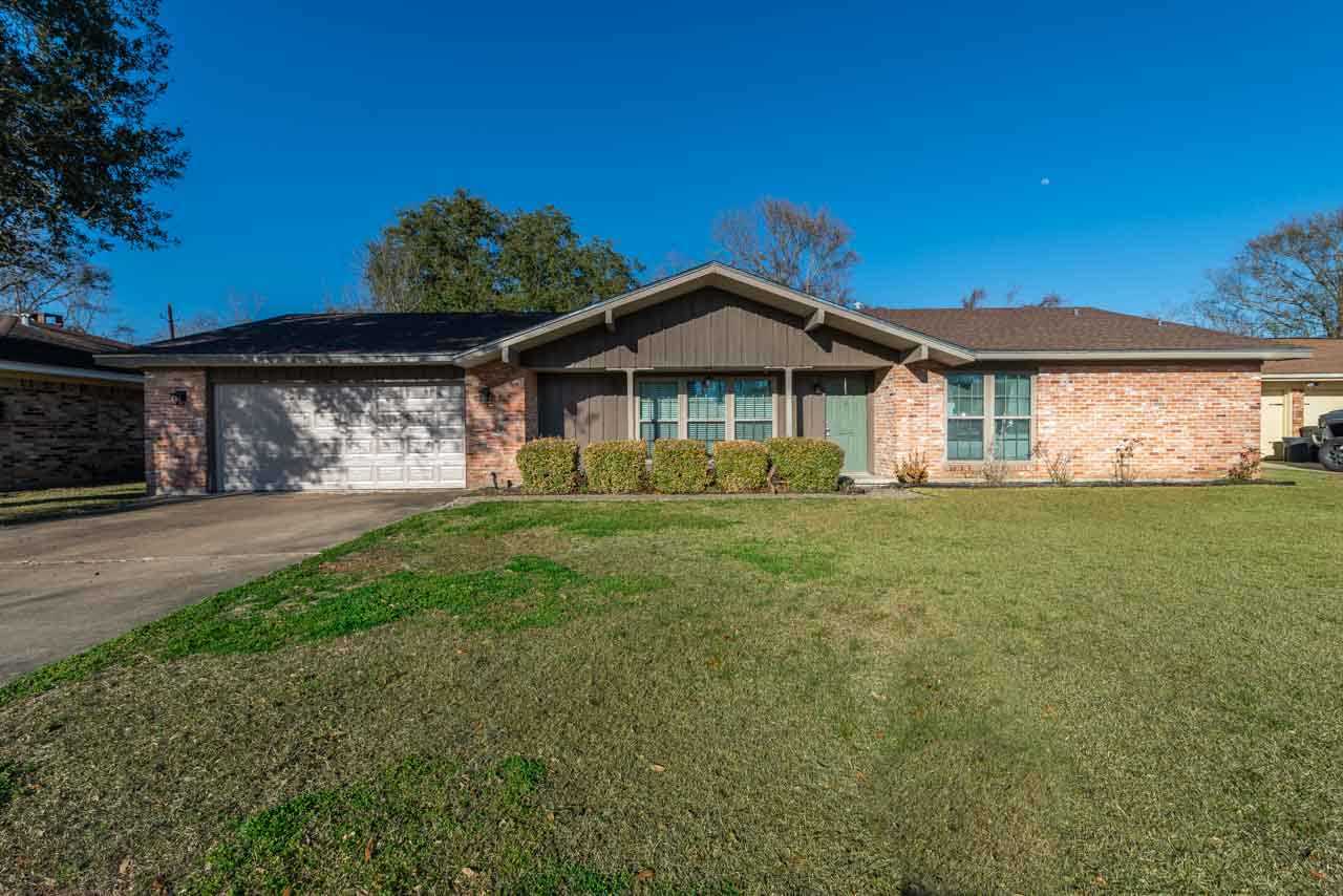 Property Photo:  680 E Kitchen  TX 77651 