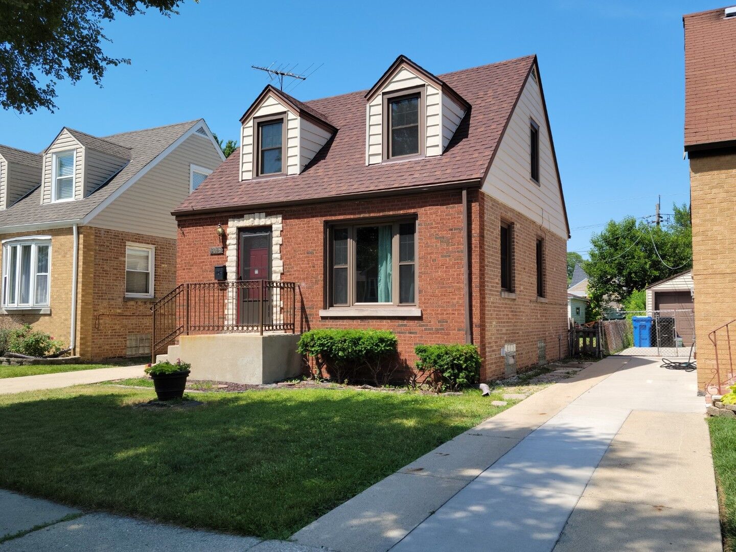 Property Photo: 3038 N Oconto Avenue IL 60707