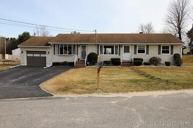 Property Photo:  66 Rachel Boulevard  ME 04240 