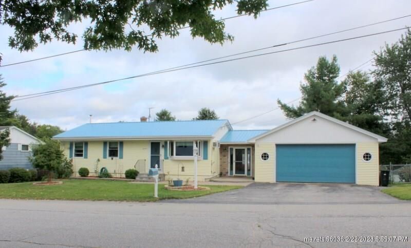 Property Photo:  13 Grovemount Lane  ME 04240 
