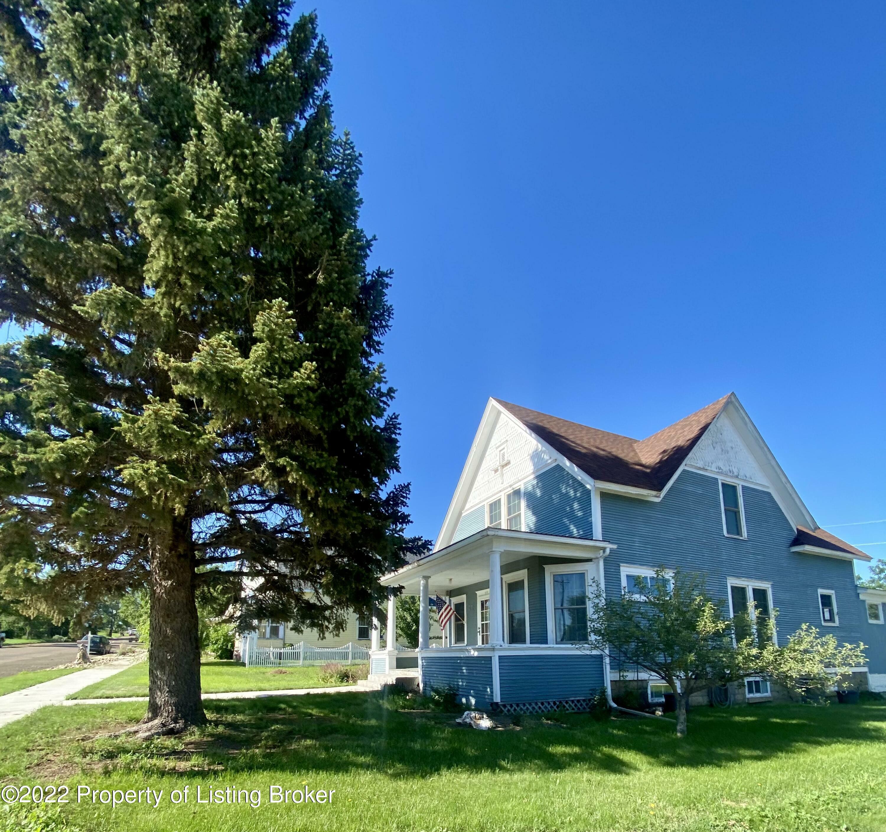 Property Photo:  411 S Central Avenue  ND 58621 