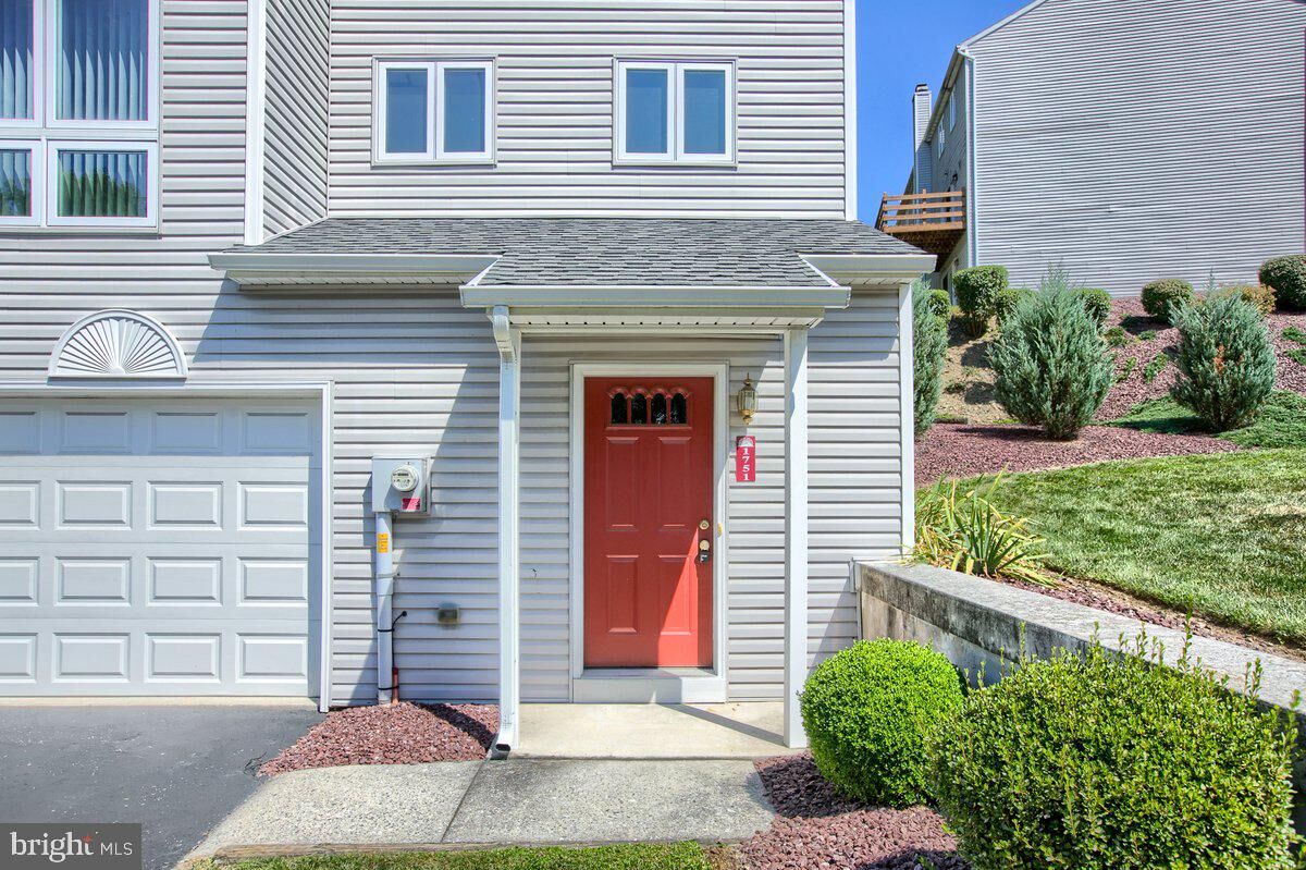 Property Photo: 1751 Creek Vista Drive PA 17070