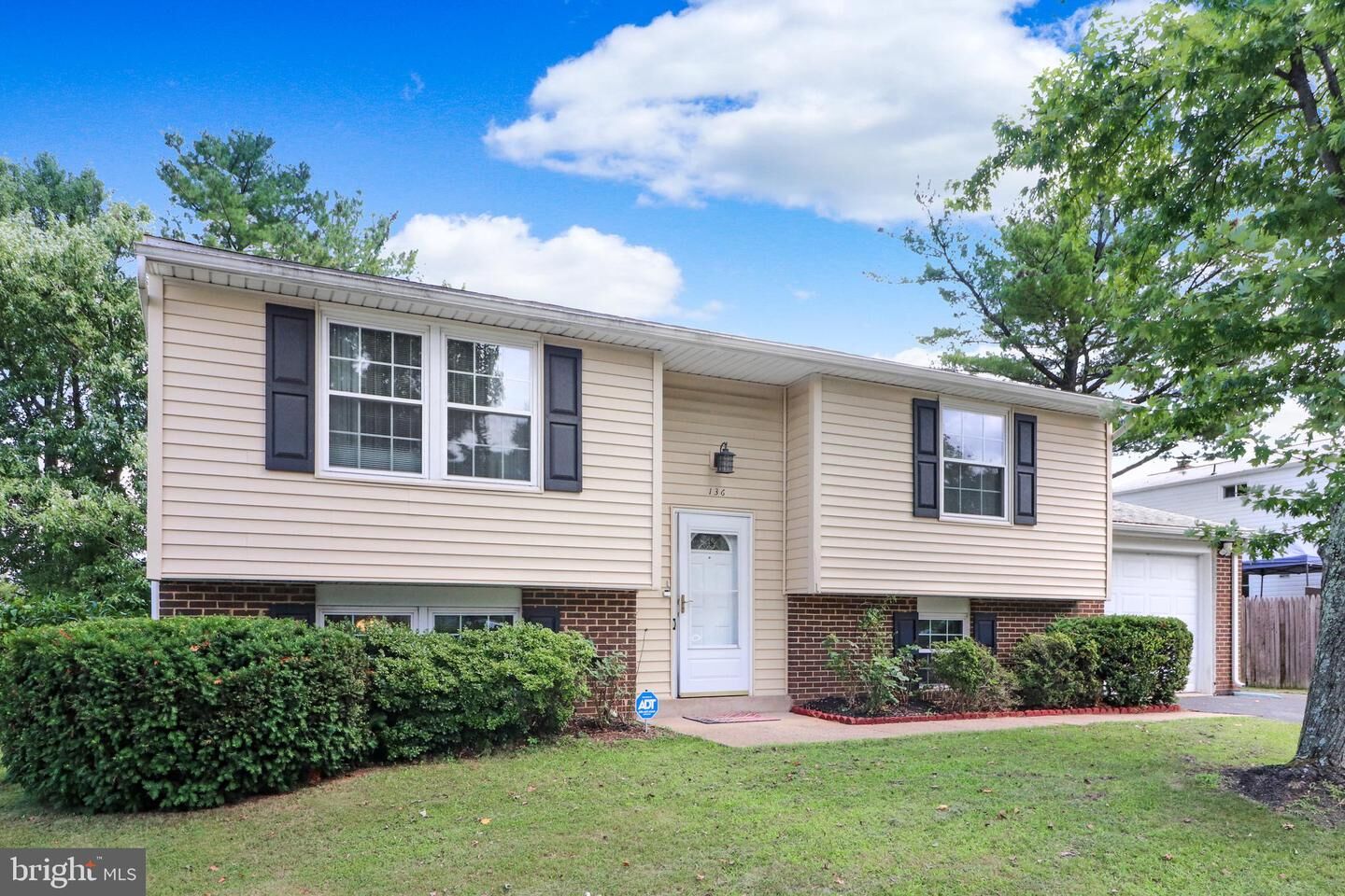 Property Photo:  136 N Irving Road  VA 20164 
