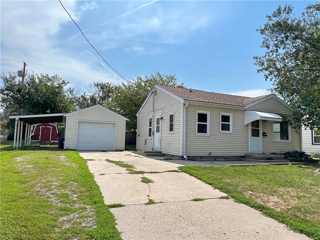 Property Photo:  302 E 17th Street N  IA 50208 