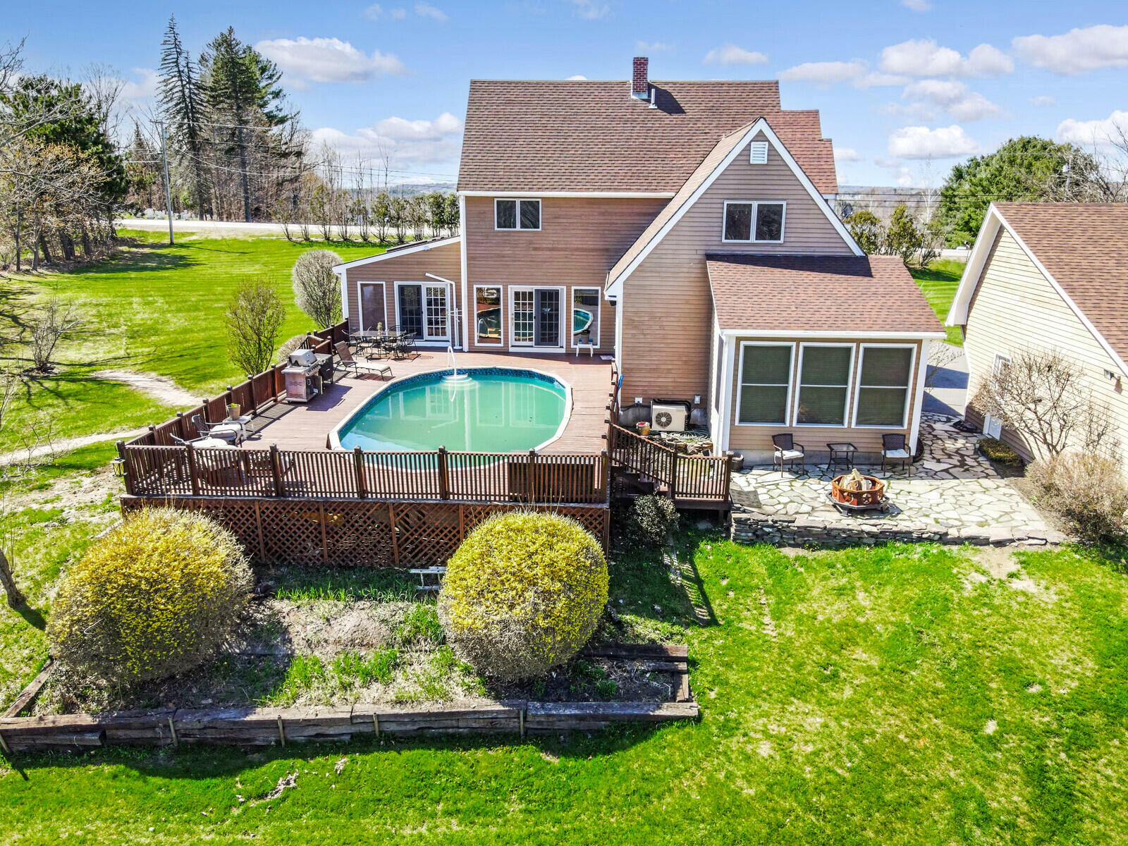 Property Photo: 943 Lakeview Drive ME 04358