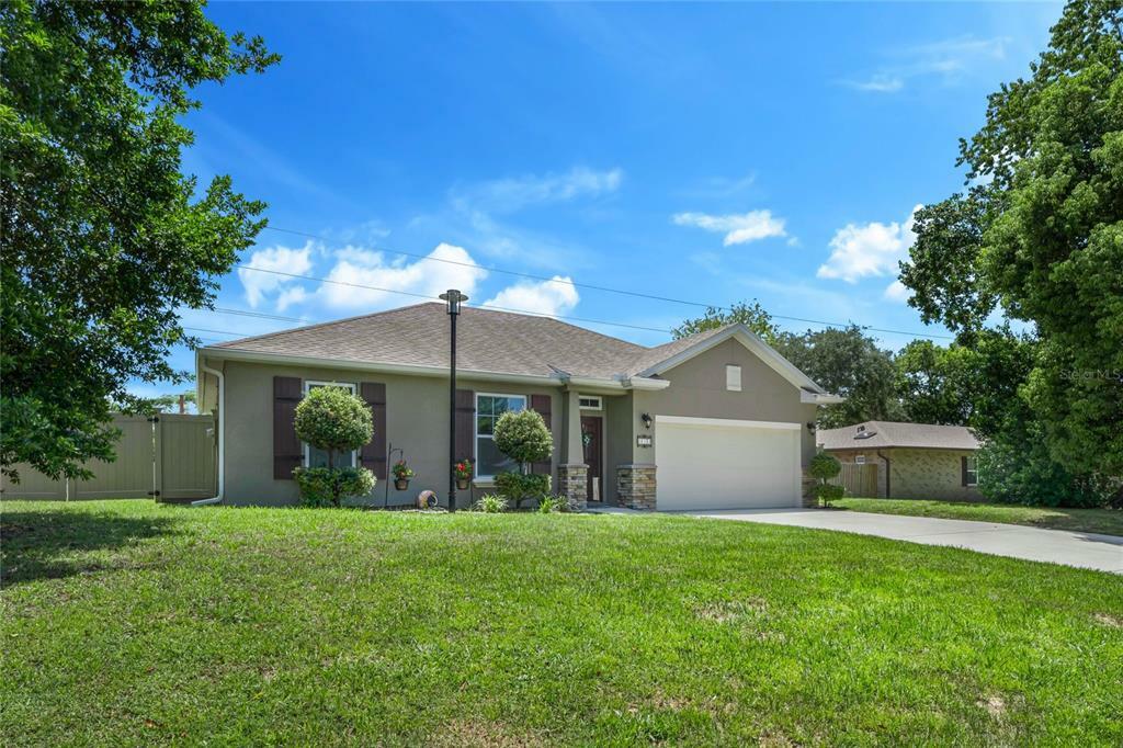 Property Photo:  613 S Glancy Drive  FL 32725 