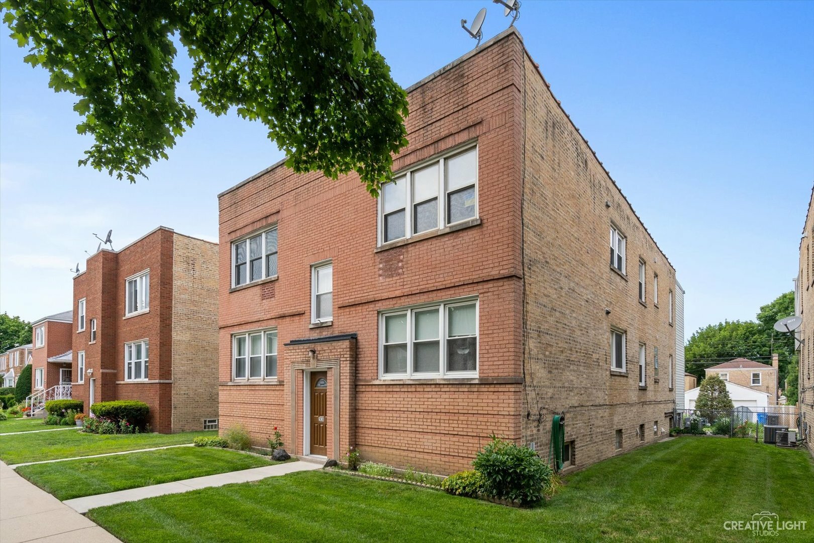 2636 W Balmoral Avenue 2W  Chicago IL 60625 photo