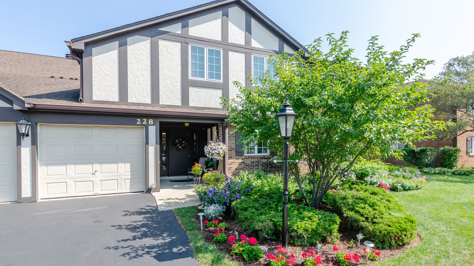 Property Photo:  228 Brookside Lane D  IL 60527 