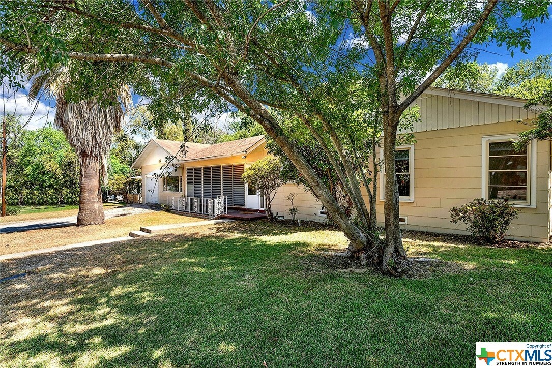 Property Photo:  281 Clemens Avenue  TX 78130 