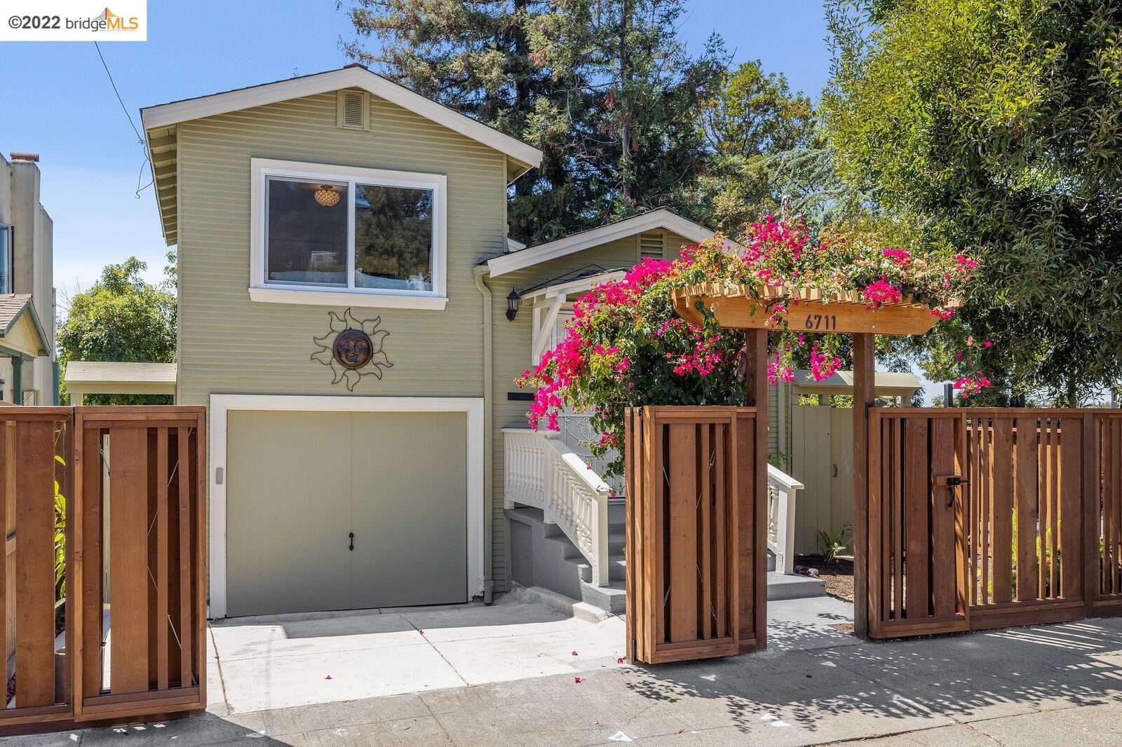Property Photo:  6711 Laird Ave  CA 94605 