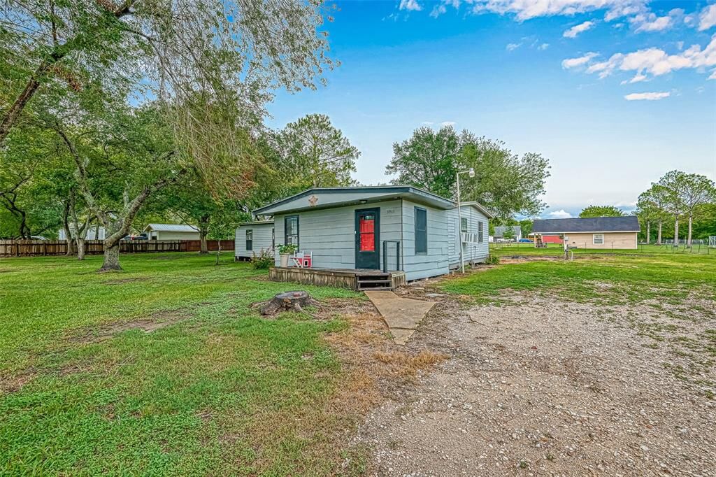 Property Photo: 3903 Ann Lane TX 77584