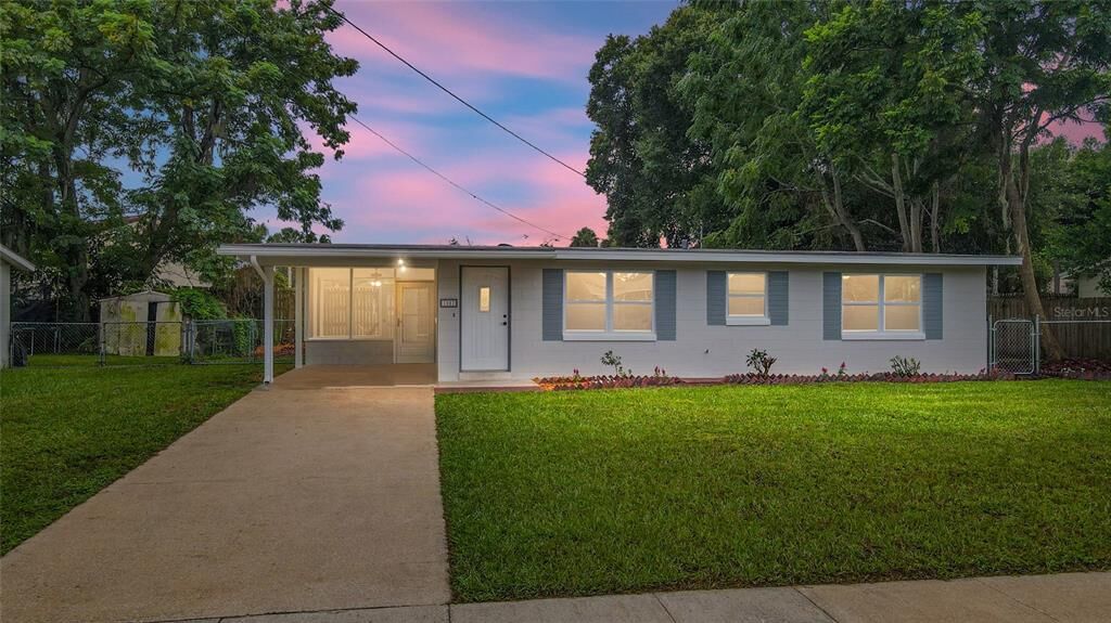 Property Photo: 1507 Hampton Road FL 34748