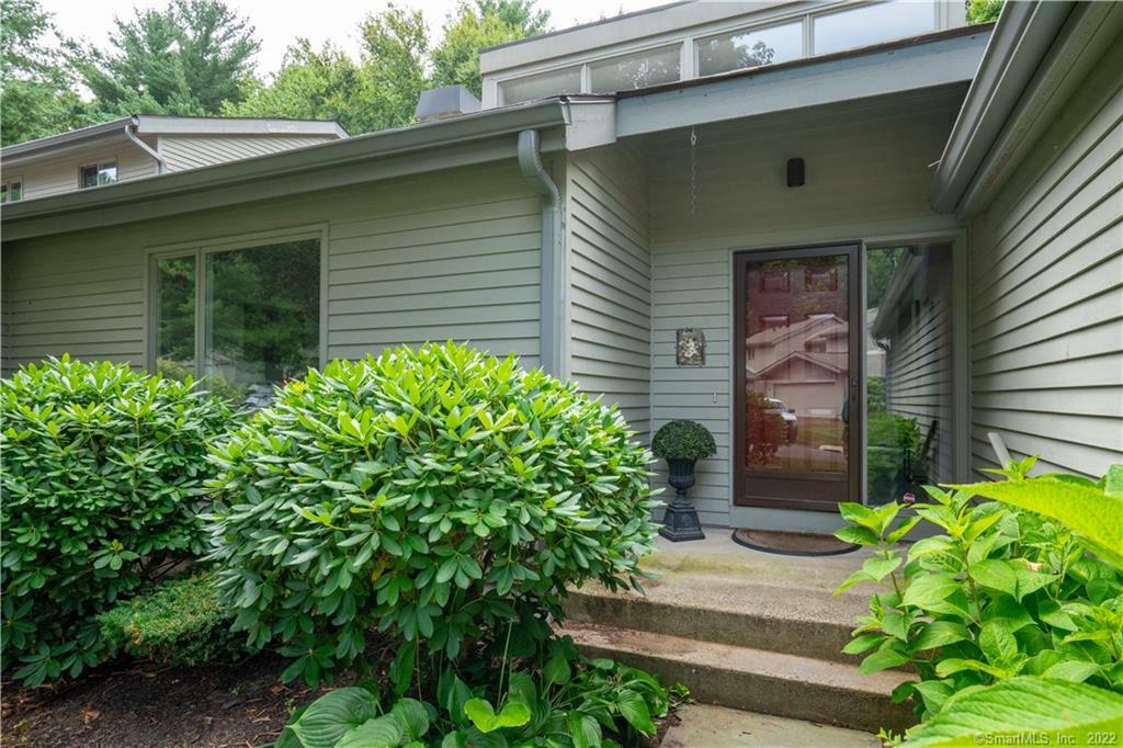 Property Photo: 8 Morgan Place 8 CT 06001