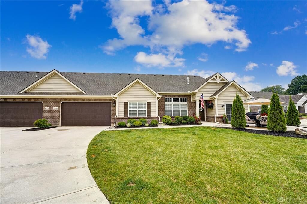 Property Photo: 1180 Bourdeaux Way OH 45458
