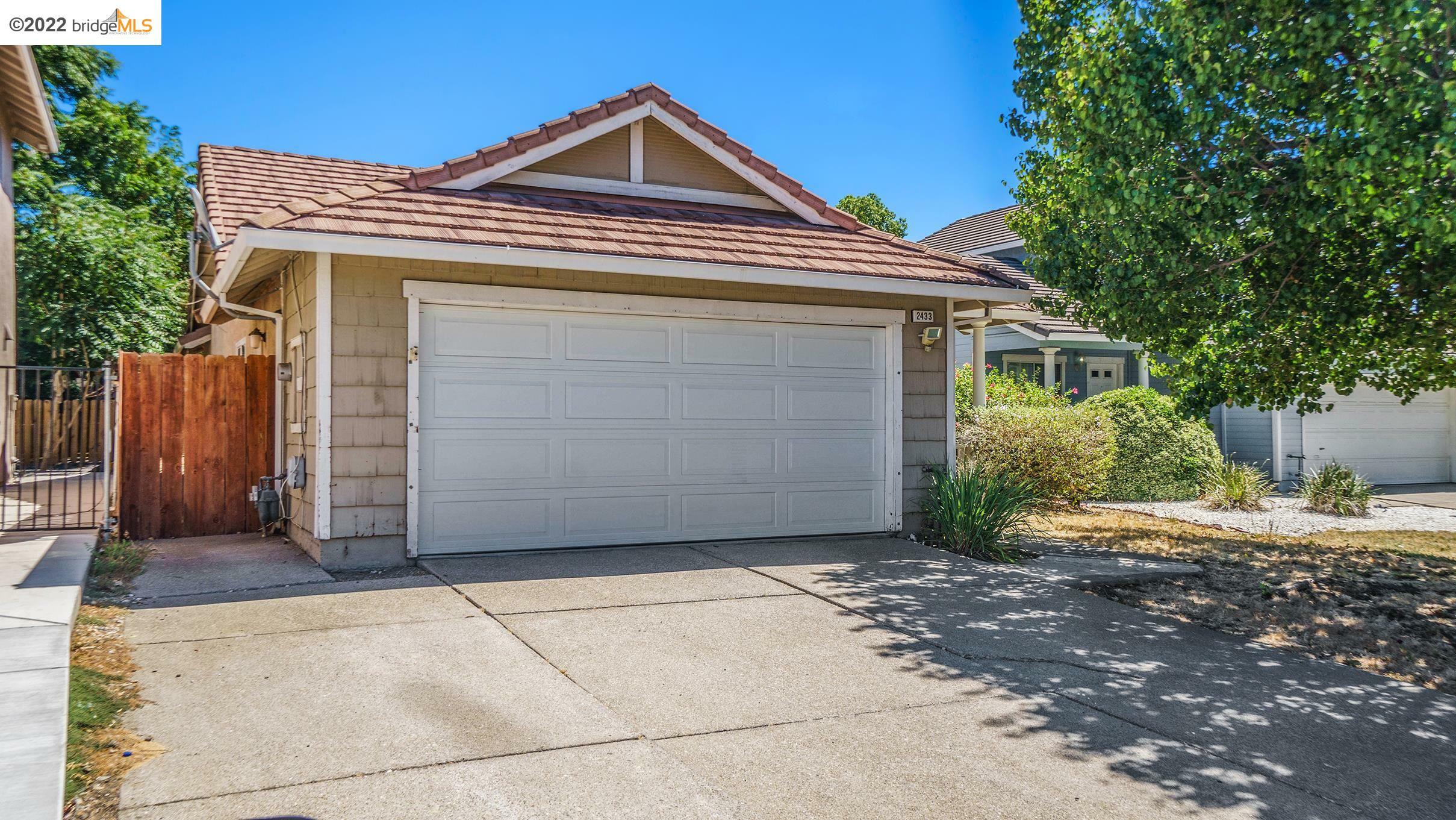 Property Photo: 2433 Hooftrail Way CA 94531