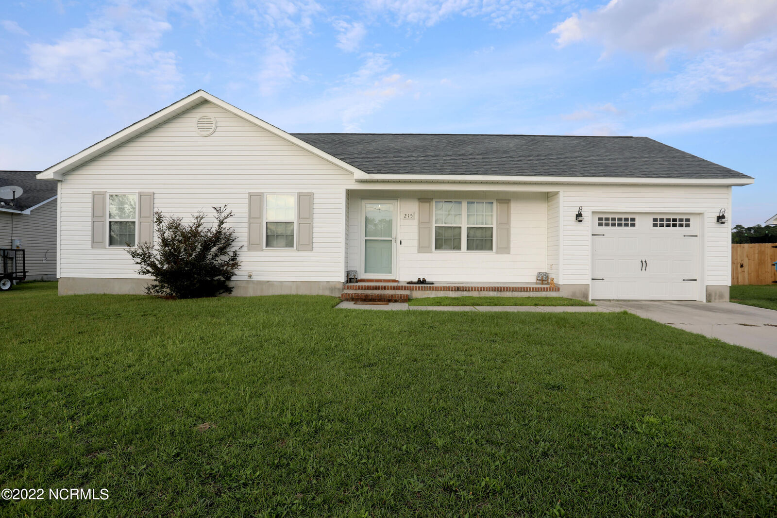 Property Photo:  215 Wingspread Lane  NC 28518 