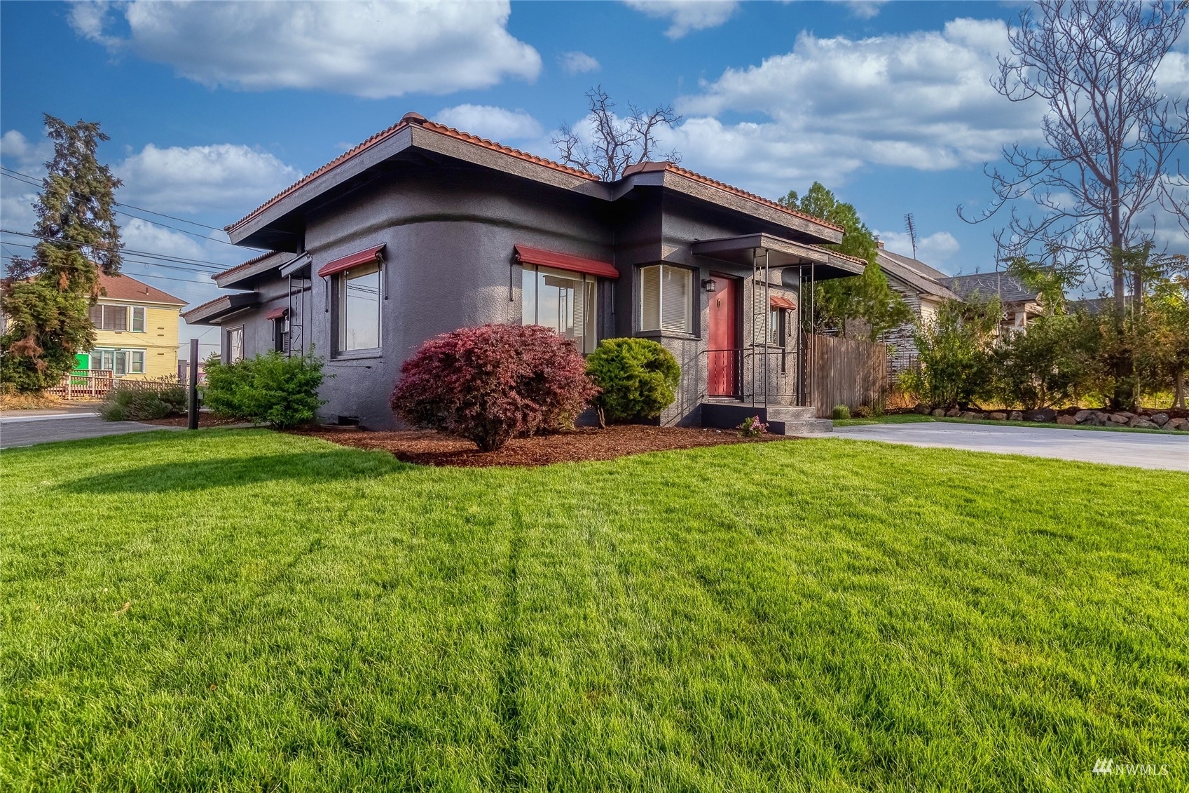 Property Photo:  113 S 9th Avenue  WA 99362 