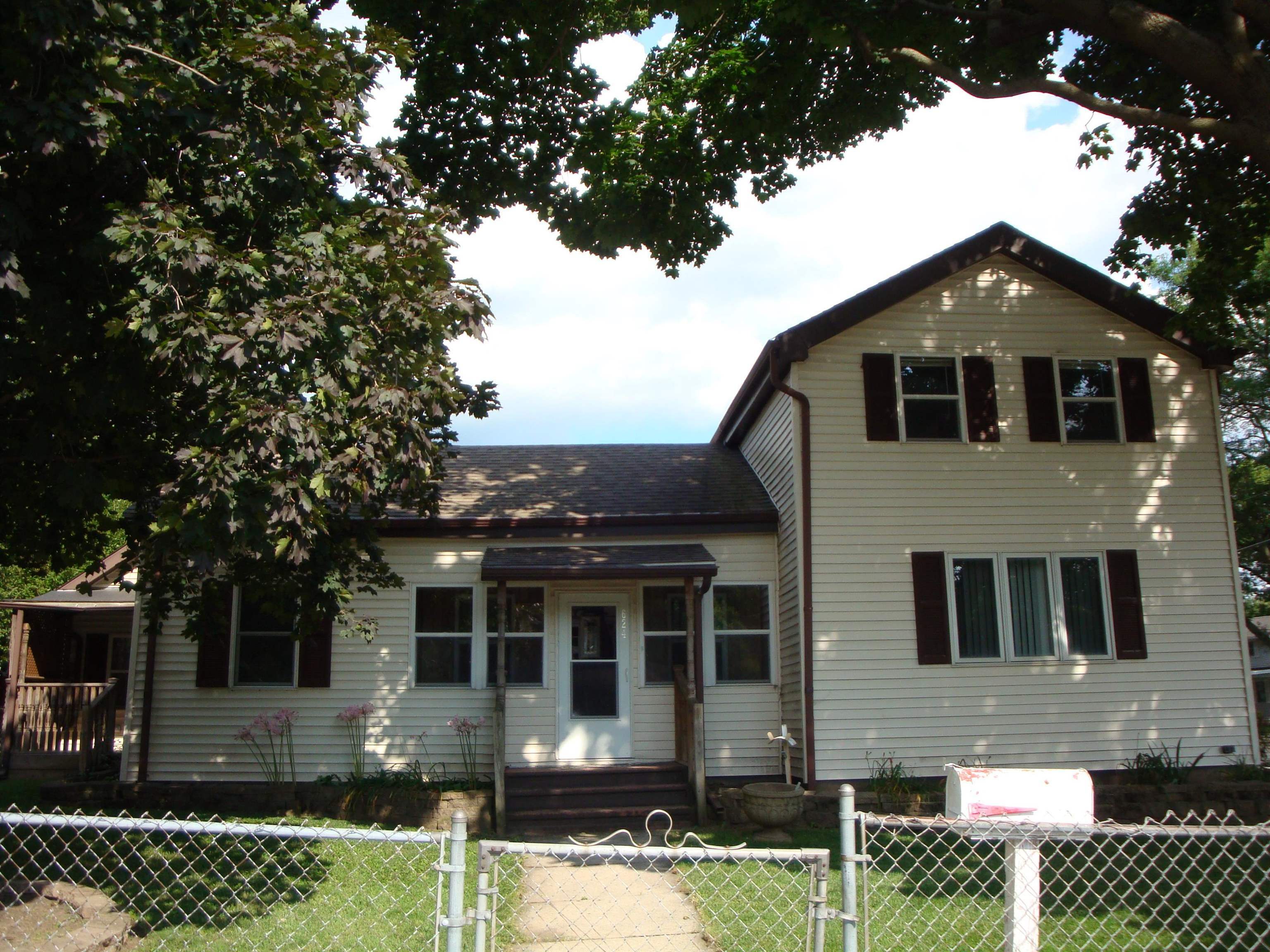 Property Photo:  624 Pearl Street  IL 61008 