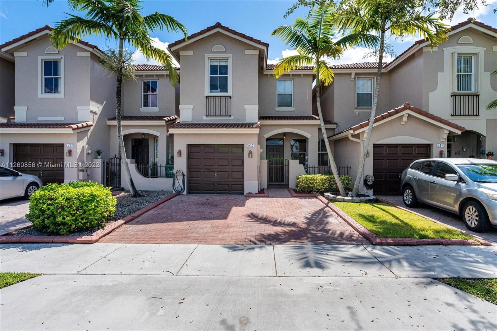 Property Photo: 937 SW 153rd Path FL 33194