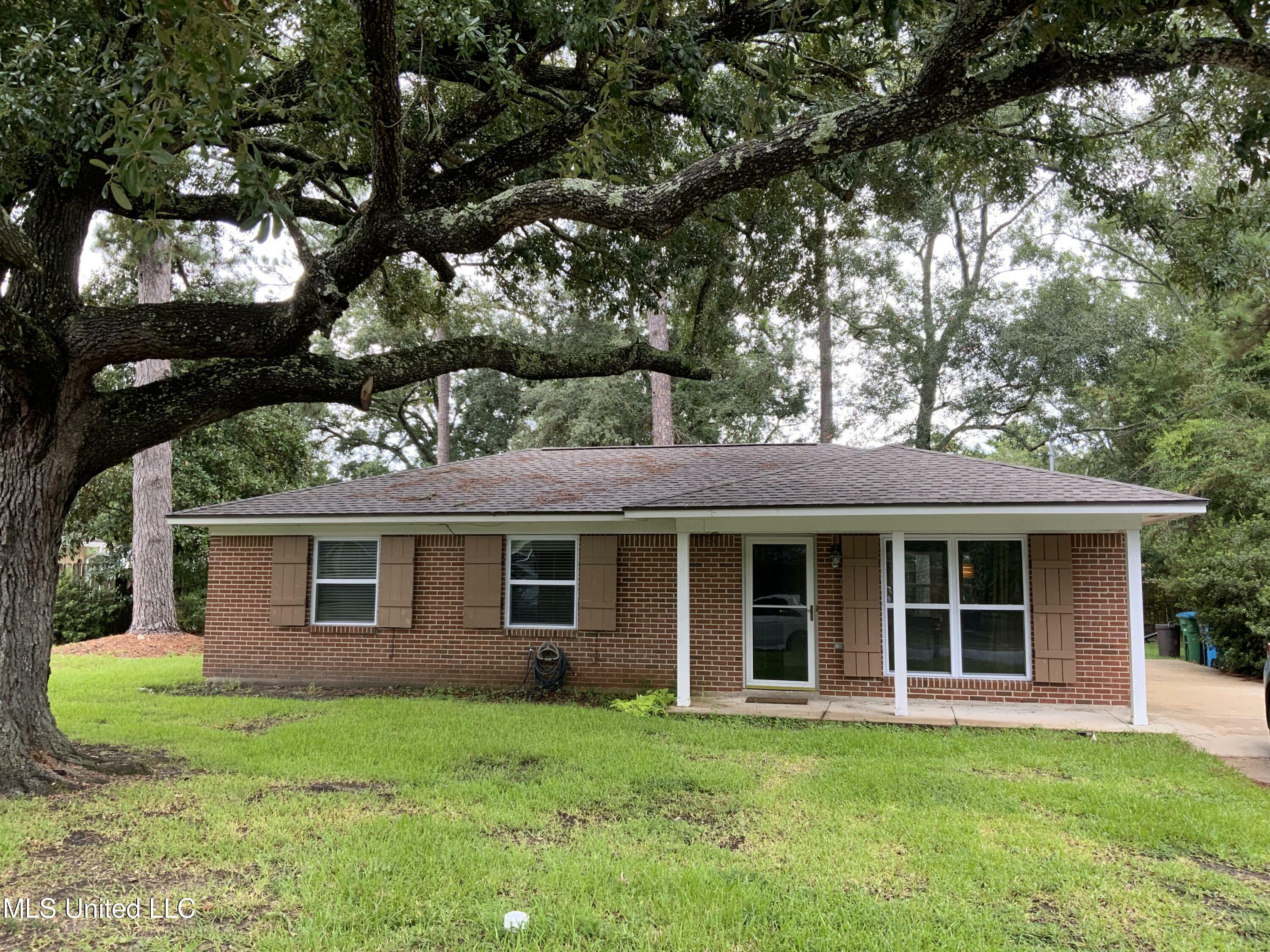 Property Photo:  224 Mitchell Street  MS 39564 