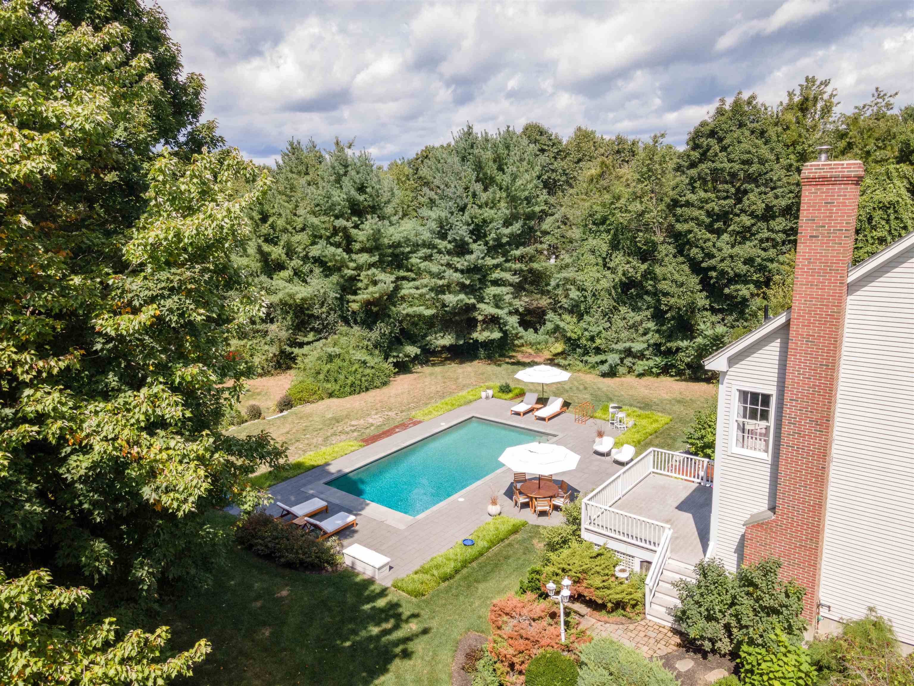 Property Photo:  7 Stratham Lane  NH 03885 