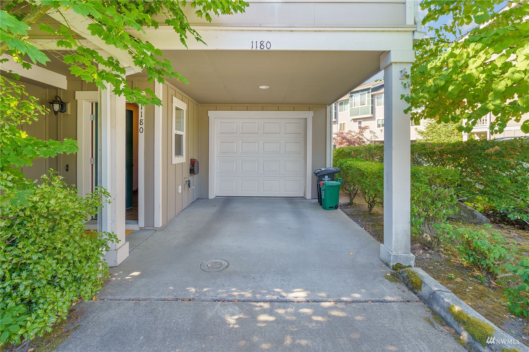 Property Photo:  1180 N 198th Street  WA 98133 