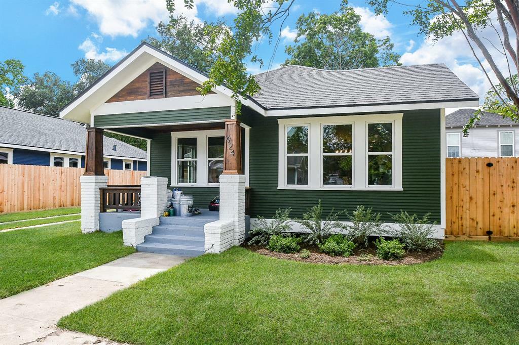 Property Photo:  924 W Gardner Street  TX 77009 