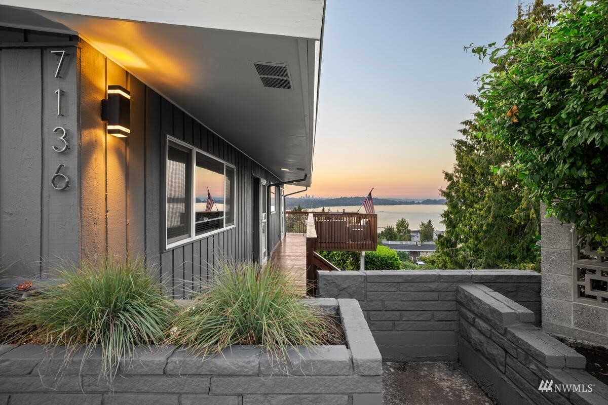 Property Photo: 7136 S Sunnycrest Road WA 98178