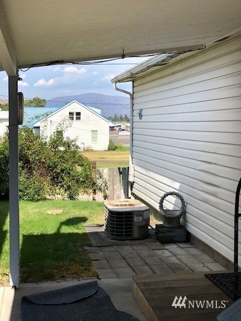 Property Photo: 1535 2nd Avenue N WA 98840