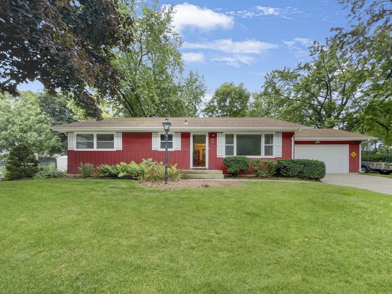 Property Photo:  117 Hawthorne Court  WI 53014 