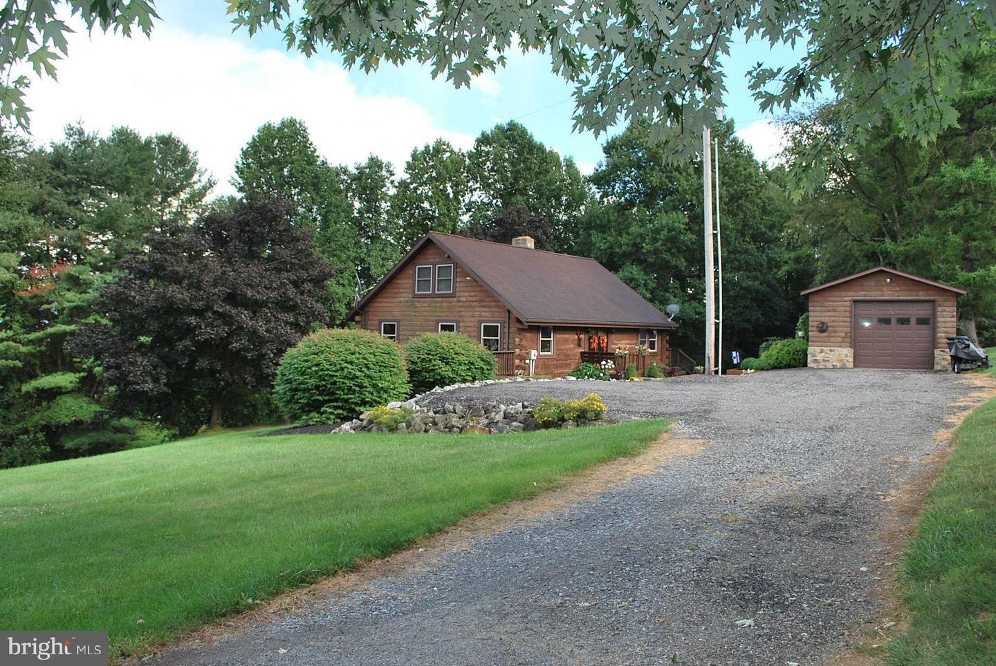 Property Photo: 1602 Town Hill Road PA 17372