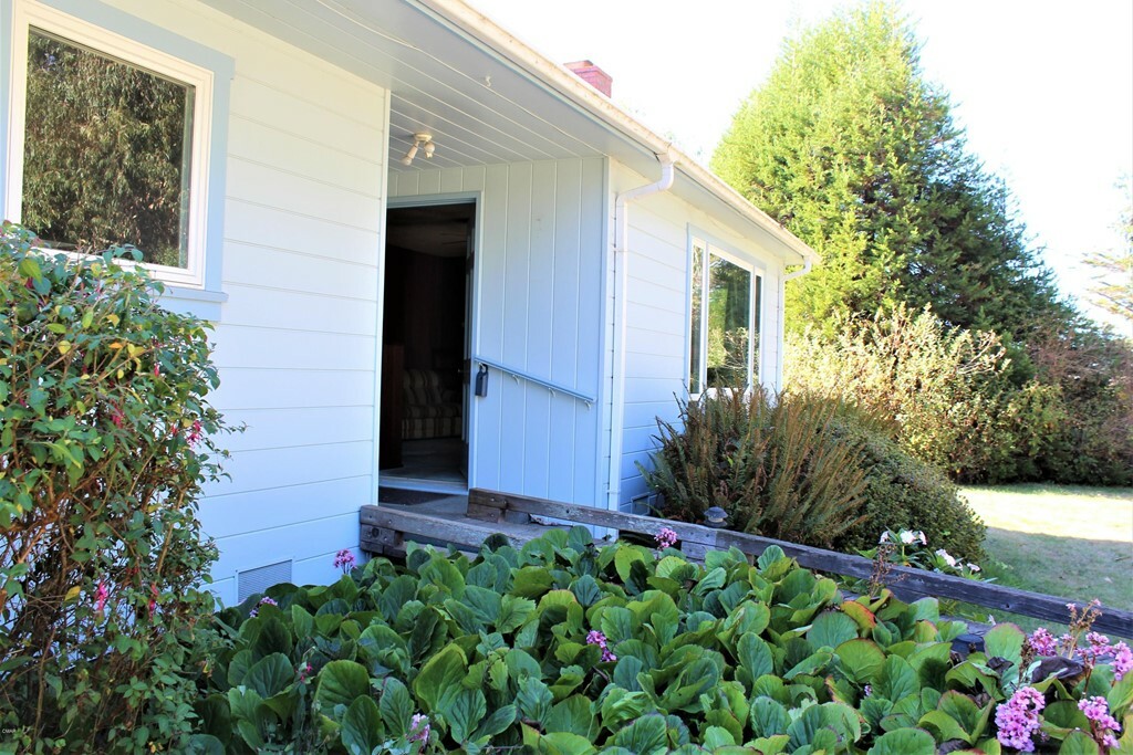 Property Photo:  18750 Old Coast  CA 95437 