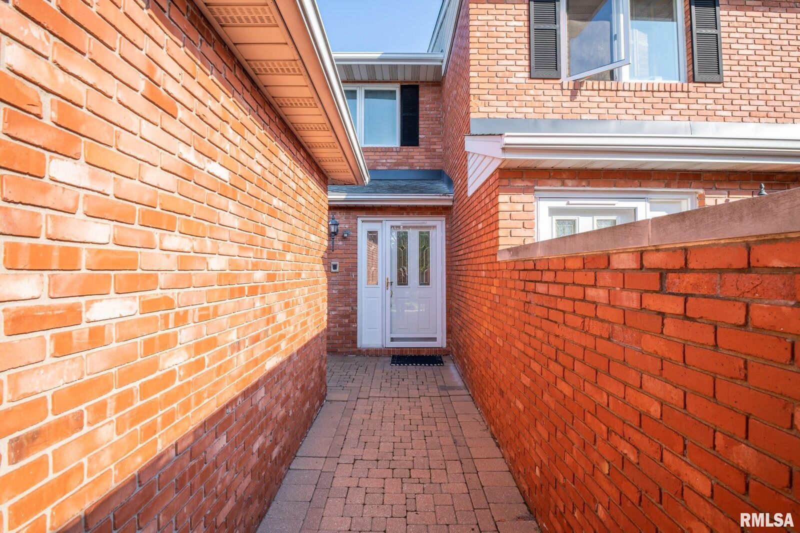 Property Photo:  806 W Chalon 8  IL 61614 