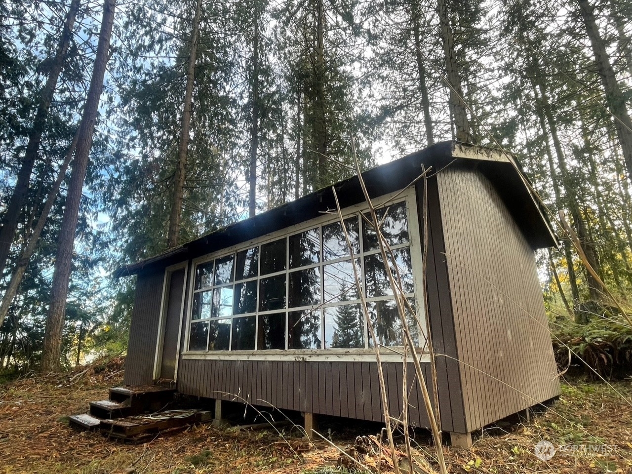 Property Photo:  406 Roupe Road  WA 98382 