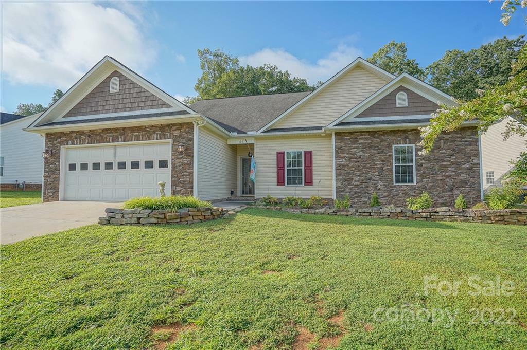 Property Photo:  105 Brookstone Way  NC 28146 