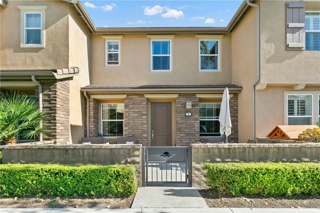 Property Photo:  5 Piara Street  CA 92694 
