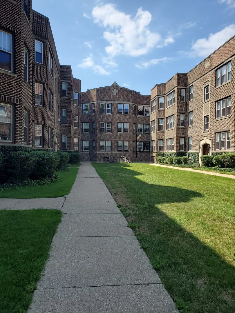 Property Photo: 2112 Sherman Avenue 2W IL 60201
