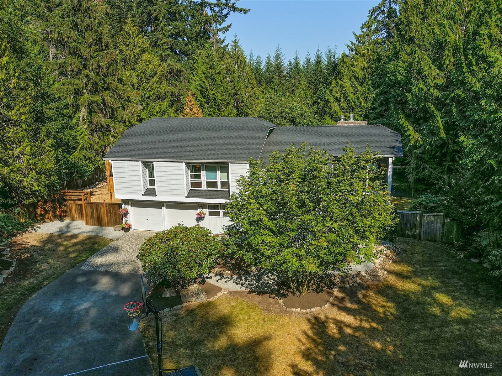 Property Photo:  18304 199th Place NE  WA 98077 