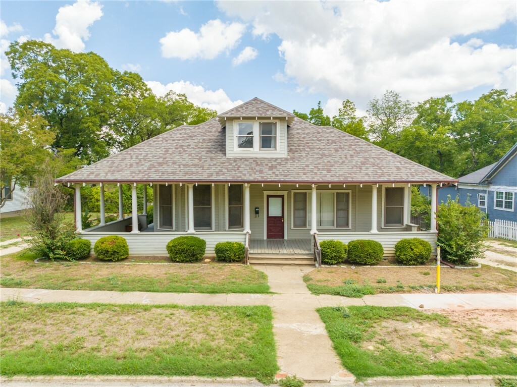 Property Photo:  319 Corsicana Street  TX 76645 