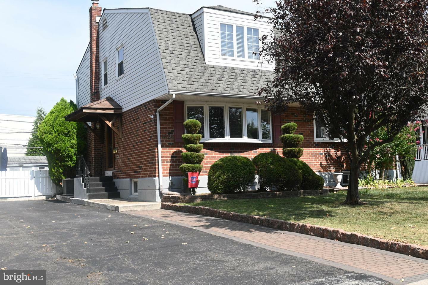 Property Photo: 1624 Blackrock Road PA 19081