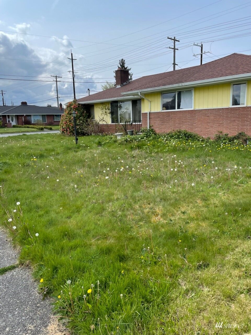 Property Photo: 1332 McDougall Avenue WA 98201