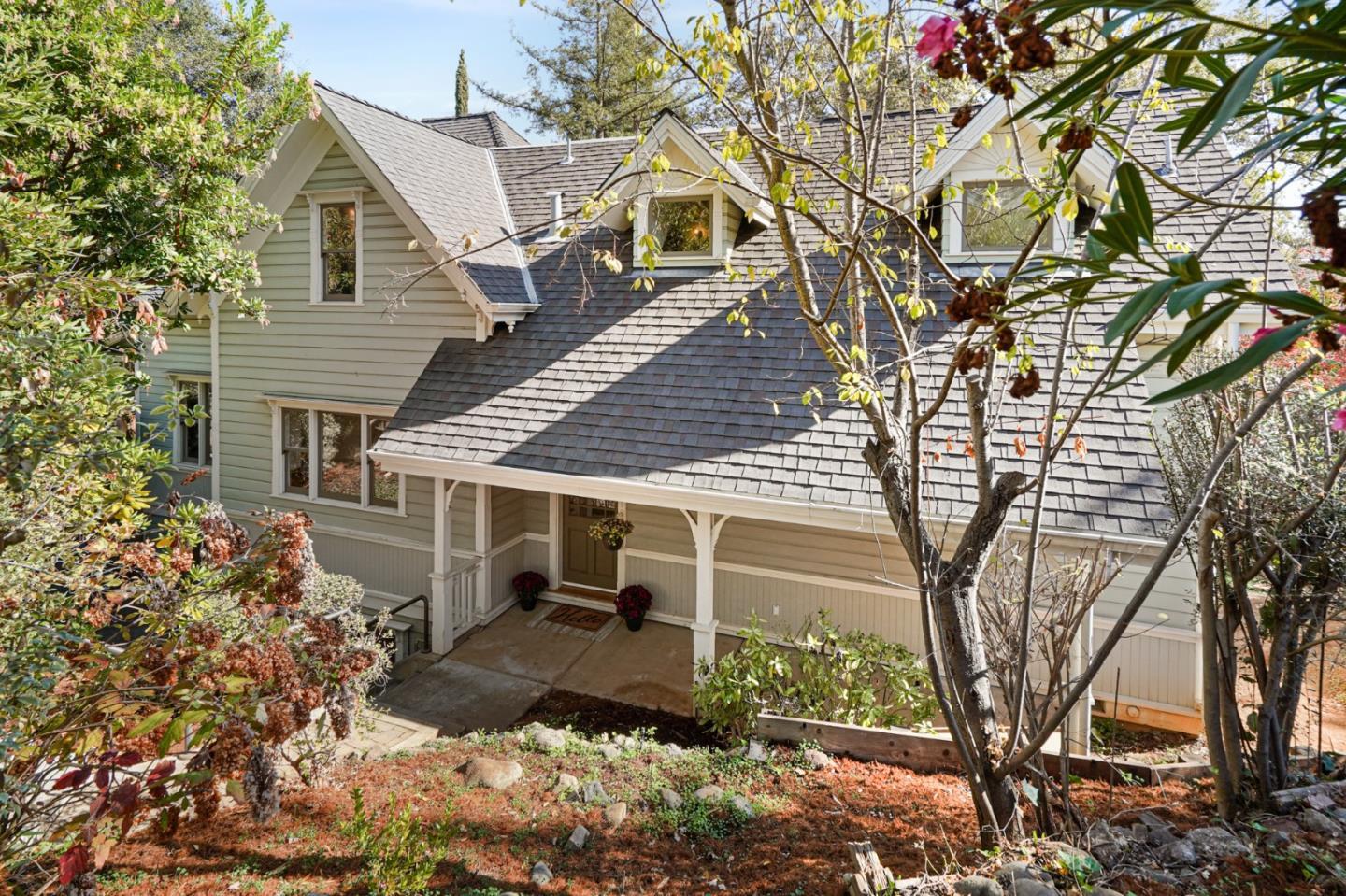 Property Photo: 98 Fairview Plaza CA 95030