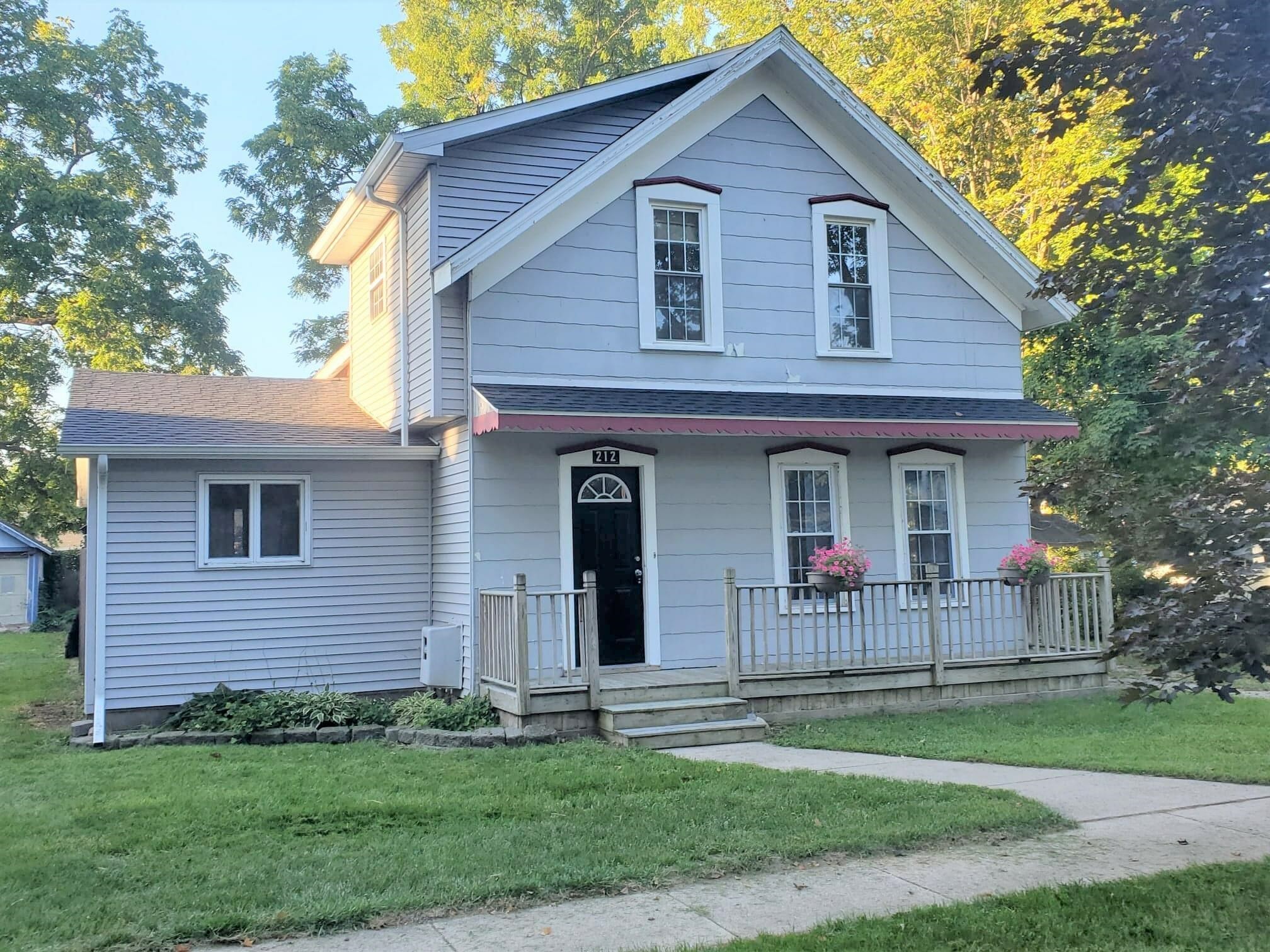 Property Photo: 212 E Pearl St MI 48866