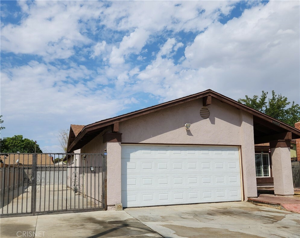 Property Photo:  44131 7th Street E  CA 93535 