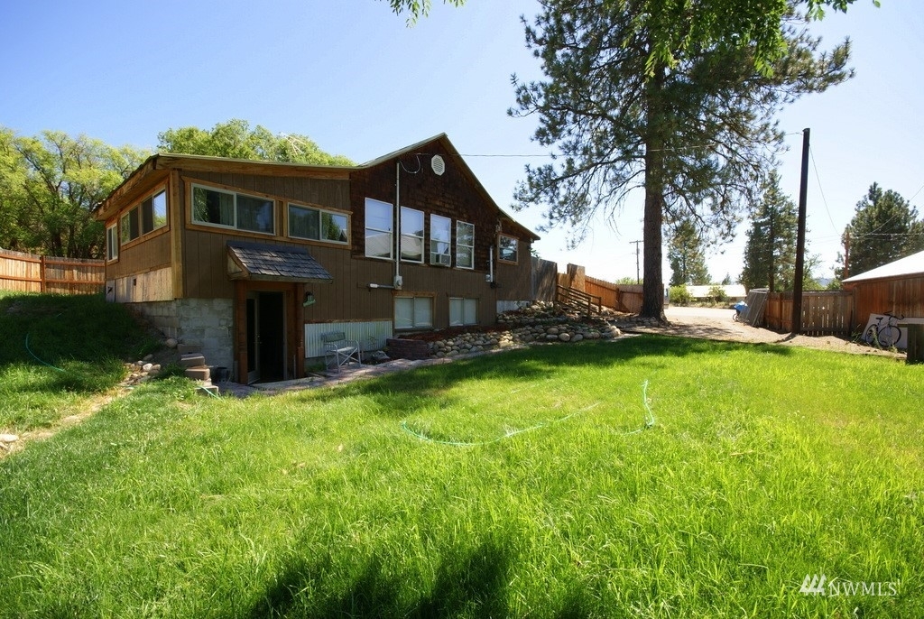 Property Photo:  400 Bluff Street  WA 98862 