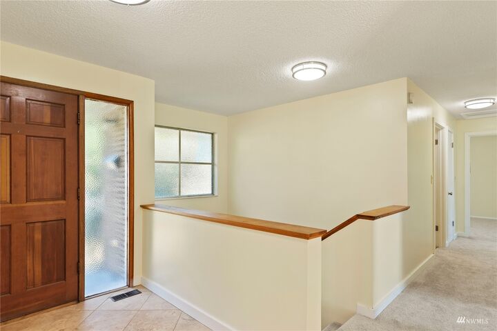 Property Photo:  827 Lynnwood Avenue NE  WA 98056 
