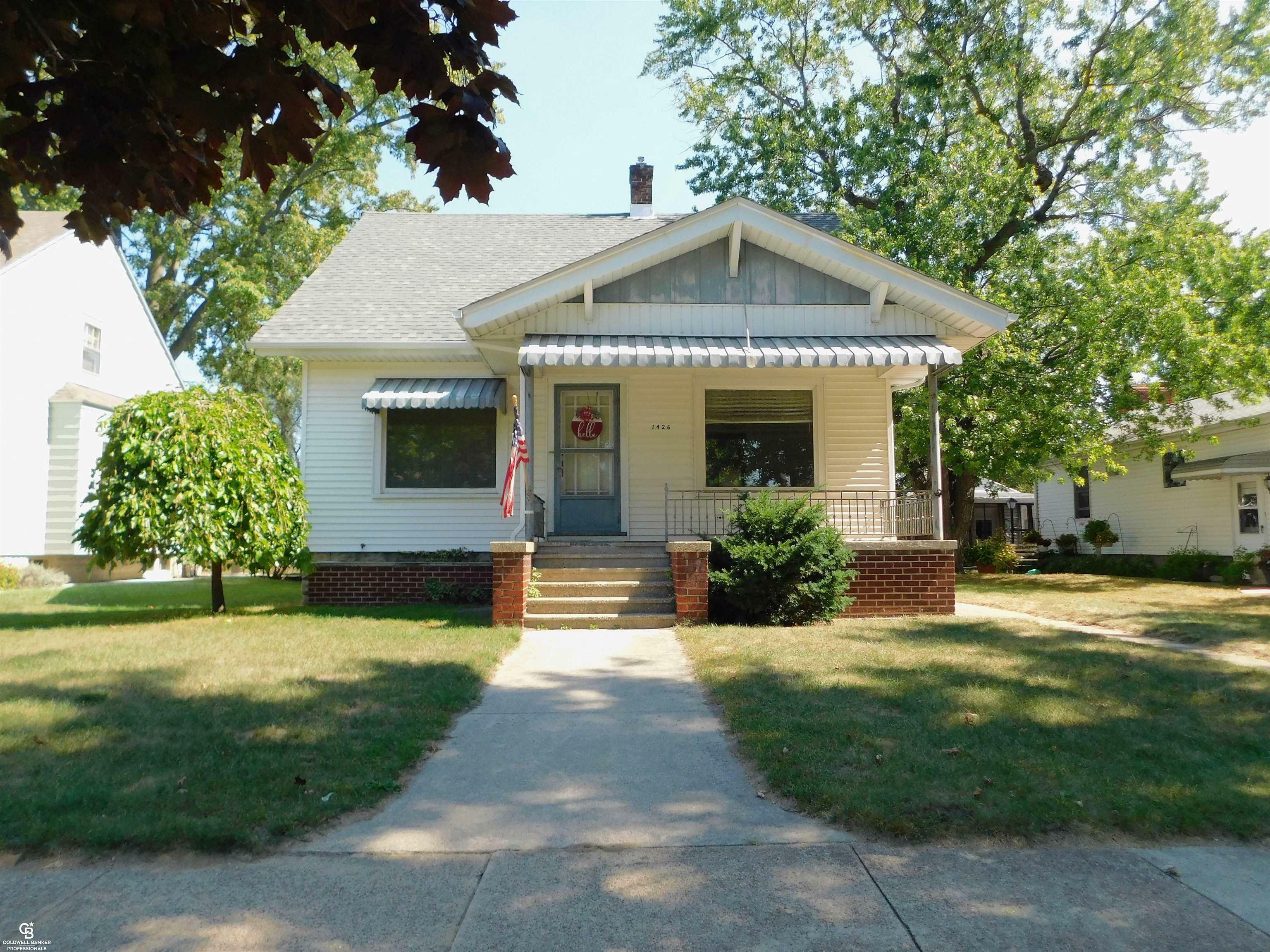 Property Photo:  1426 16th St  MI 48049 