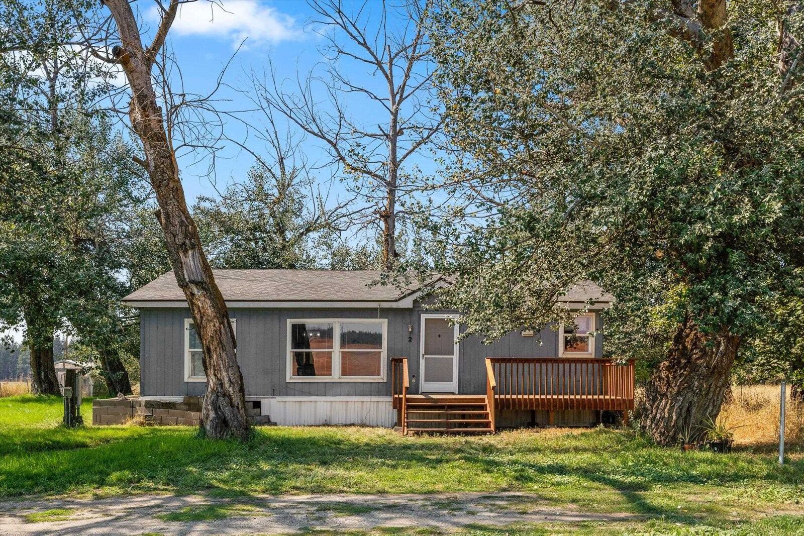 Property Photo: 5915 E Woolard Rd WA 99005