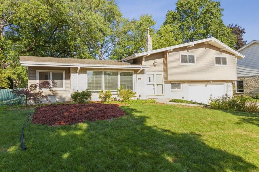Property Photo:  2743 Mayfair Ct  WI 53222 